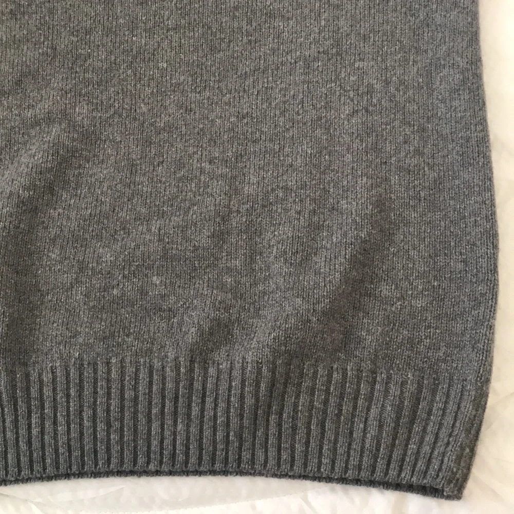 Men’s Paolo Mondo gray merino wool/cashmere v neck sweater, large